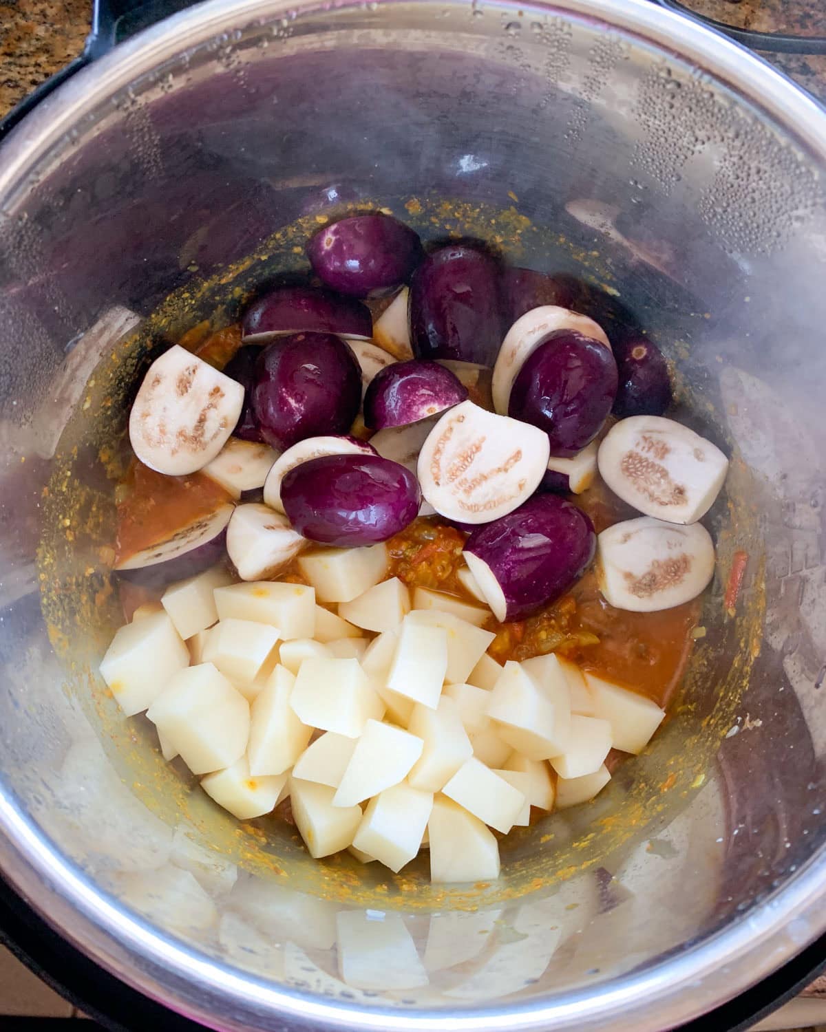 Cook aloo baingan (potato eggplant curry) in an instant pot.