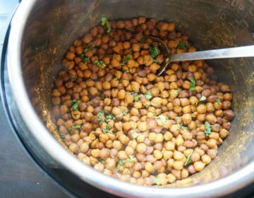 Sookha kala chana cooked in the instant pot.
